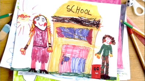 Eine Kinderzeichnung zeigt ein Schulgebäude, die Lehrerin, David und Red