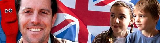 Montage: �Ganz links die freche Socke Red, daneben David, rechts das M&auml;dchen Holly und der Junge Charly. Im Hintergrund weht der "Union Jack". (Quelle: mauritius images, WDR/puppetEmpire)