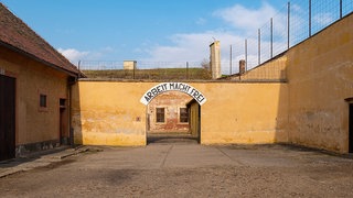 Das Eingangstor des Konzentrationslager Theresienstadt