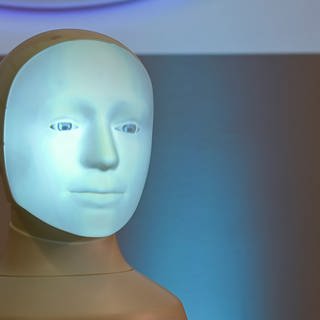 Der Roboter "Alfie" von Forschern der TU Darmstadt sieht menschlich aus und basiert auf KI.