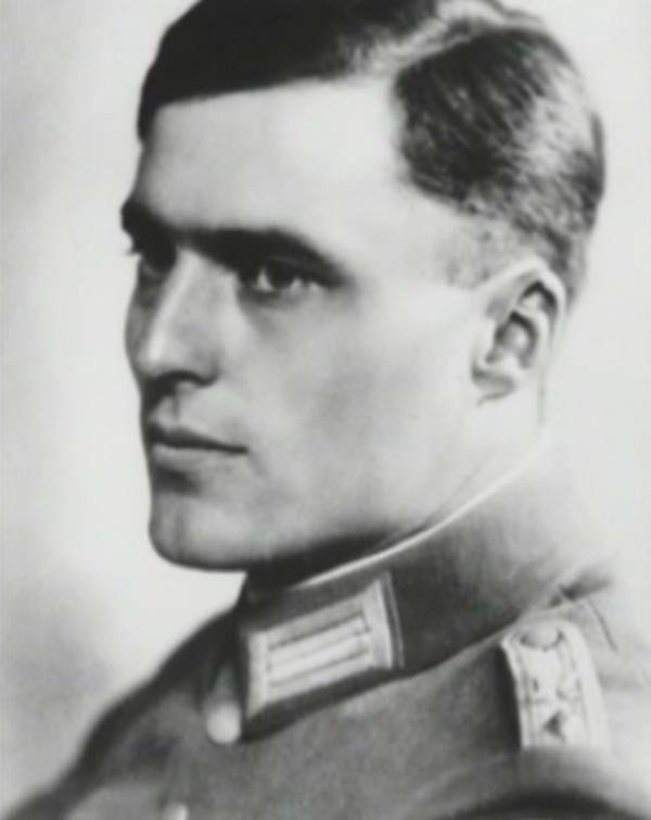 Portrait <b>Claus Schenk</b> Graf von Stauffenberg in Uniform (Quelle: GDW) - 5214ac5bdc