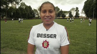 Eine starke Fußballerin in Kolumbien