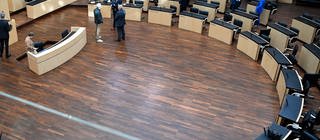 Die Vertreter der Bundesländer verlassen den Saal des Deutschen Bundesrates.