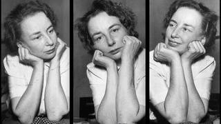 Drei schwarz weiß Fotografien von Irmgard Keun: Sie stützt ihre Ellbogen auf den Tisch und legt ihren Kopf in die Hände.