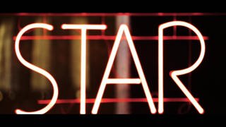 Neon Schild des Wortes "STAR".