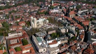Luftbild von Münster mit Häuserzeilen, Dom und Lambertikirche