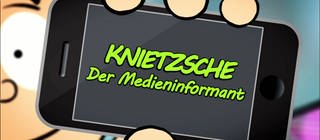 Medienkompetenz: Philosoph Knietzsche zeigt sein Smartphone mit dem Text "Knietzsche. Der Medieninformant".