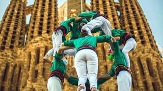 Menschenpyramide vor Sagrada Familia, Barcelona